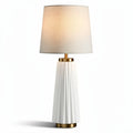 Lampe de table en céramique blanche avec abat-jour en tissu de dimensions 30 x 30 x 50cm
